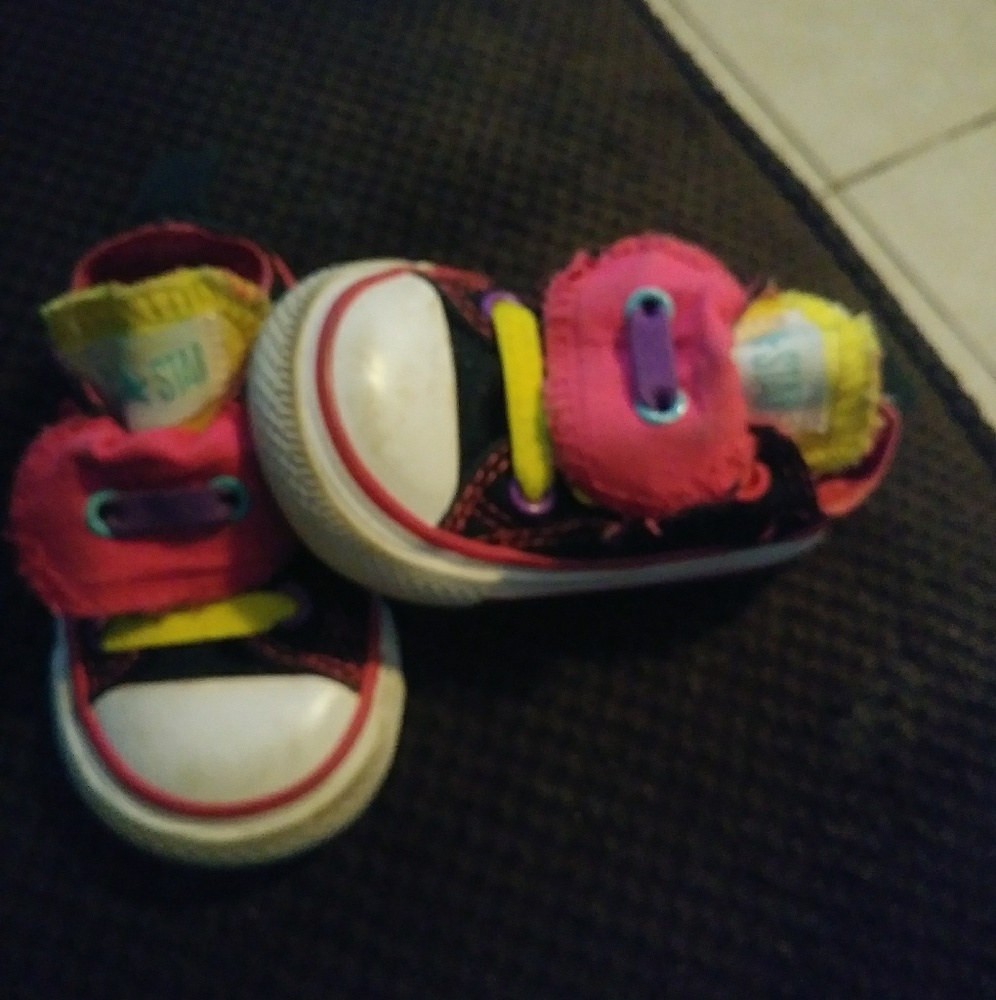 Girls converse